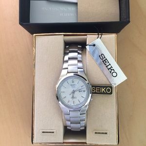 Seiko Accessories - Seiko Men's Silver Dial watch Seiko Accessories - Seiko Men's Silver Dial watch